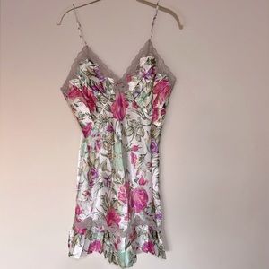 Vintage 80s Victorias Secret White Floral Satin Lace Chemise Nightie | Size M